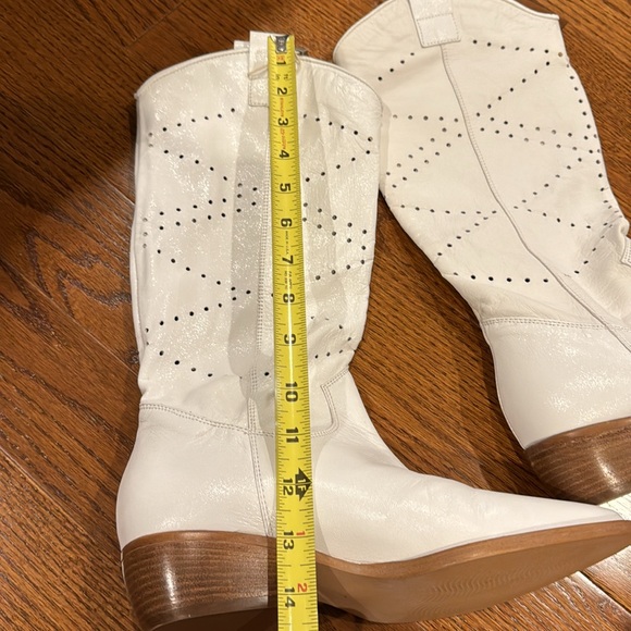 White Heeled Boots with Eyelet Perforated Pattern - Picture 10 of 10